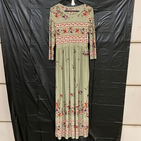 Dress - Picture 1 of 4